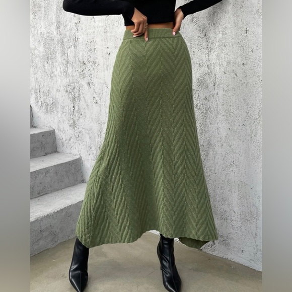 Dresses & Skirts - Green Rib Knit Midi Mermaid Silhouette Skirt